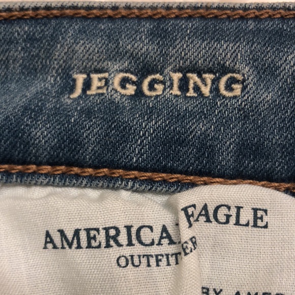 American Eagle Size 4 Regular Jegging - Distressed Light Wash - Super Stretch - Picture 7 of 8